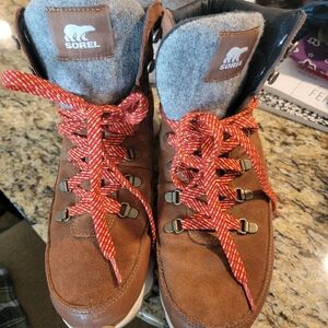 Sorel Women's Kinetic Breakthru Conquest Boots